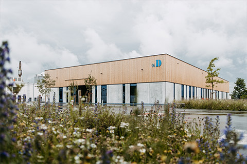 Mit rund 98.000 m² zählt der Kunert Industriepark im Vierländereck heute zu den größten durchgehenden Betriebsflächen Vorarlbergs.